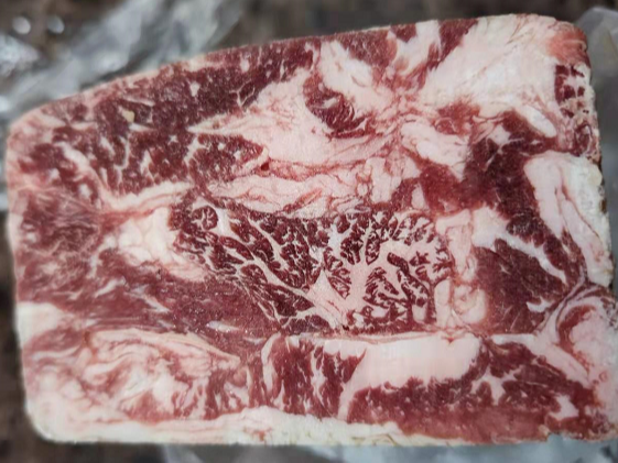 牛肉卷泛綠光是怎么回事？還能不能吃了？